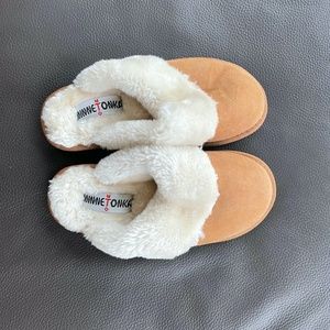 Brand New! Minnetonka slippers Size 6